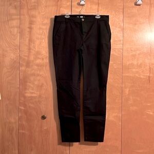 EUC Black Old Navy Skinny Chinos